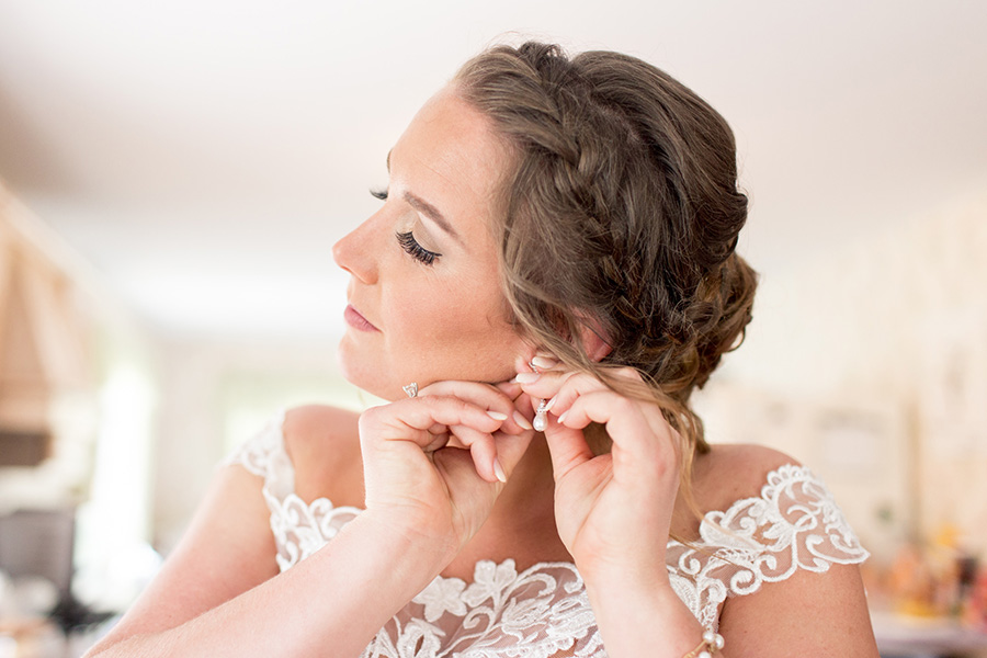 bride getting ready and putting on her jewelry